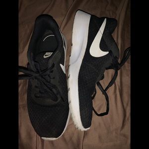 Nike roshe athletic sneakers